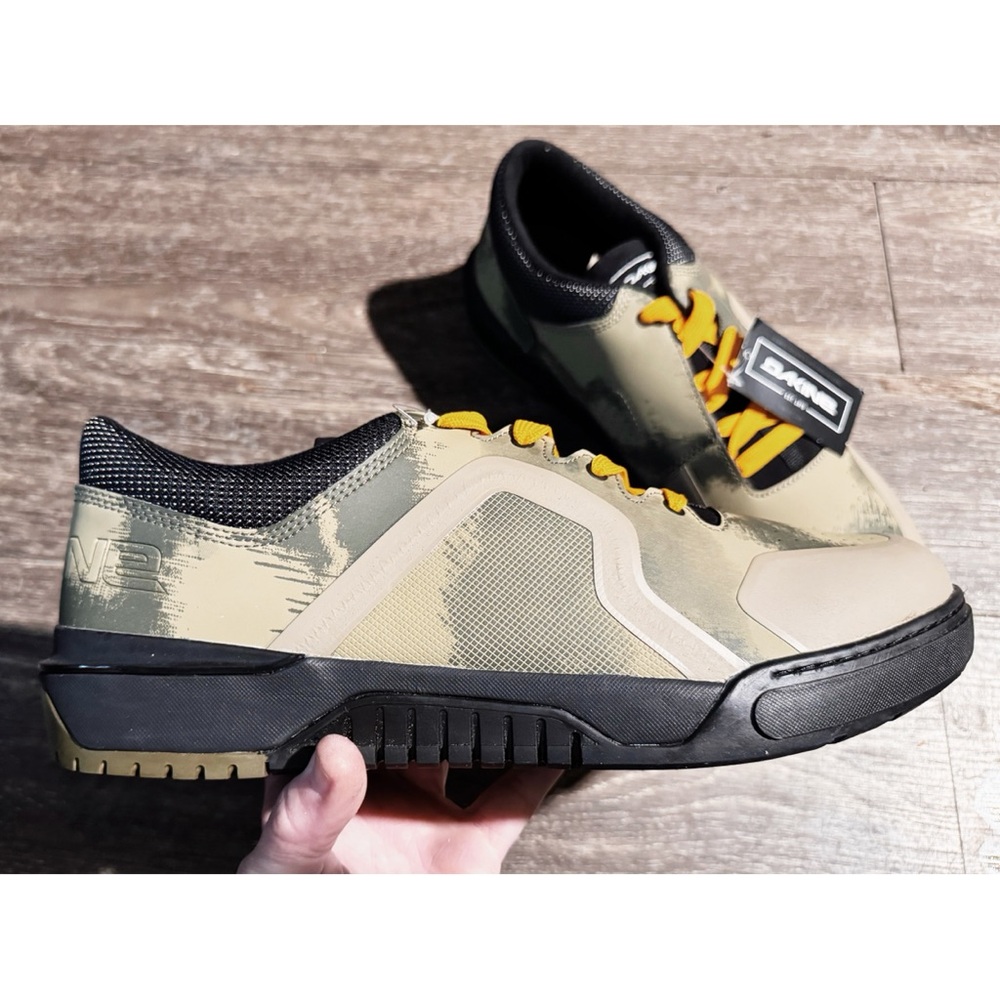 Dakine Drift Biking Tan and Black Sneakers NWT Size 13 Men’s